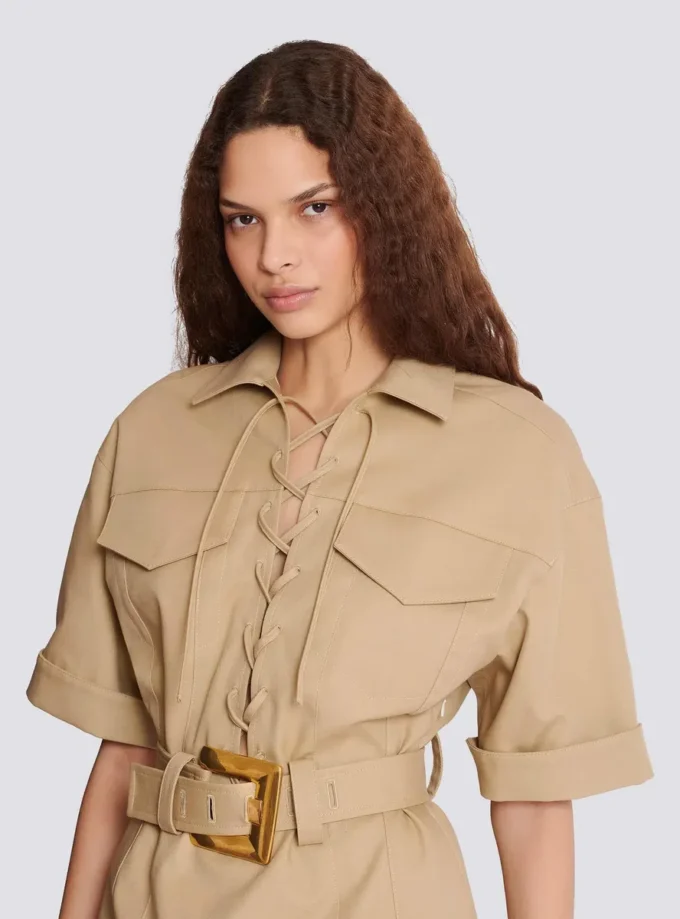 Abito corto in gabardine di cotone con lacci