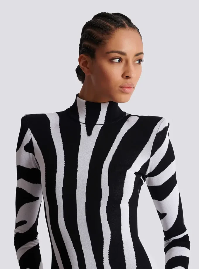 Abito corto in maglia con intarsio zebrato Abito corto in maglia con intarsio zebrato