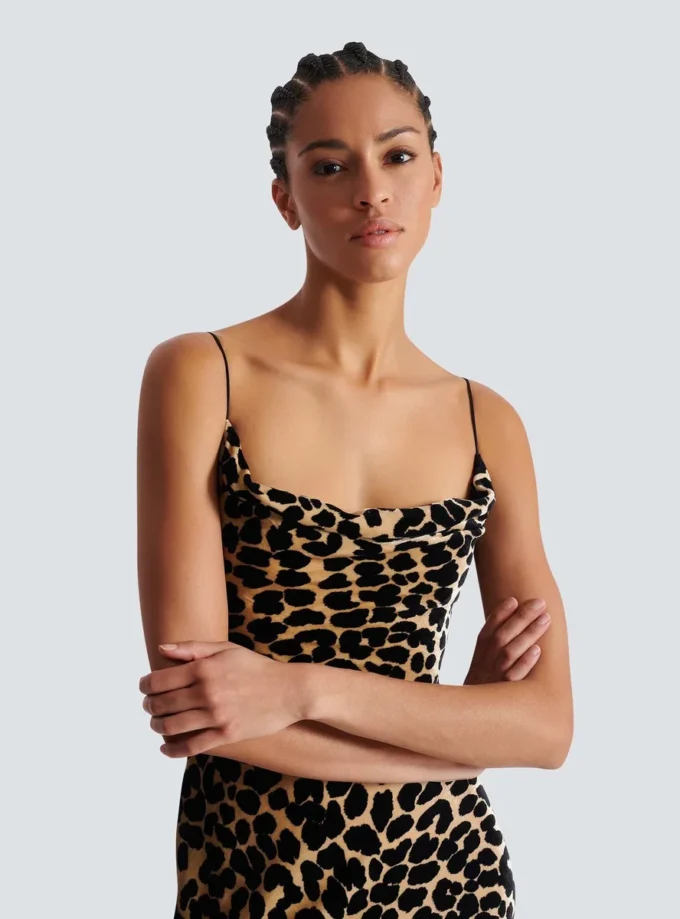 Abito fluido in velluto con stampa leopardata