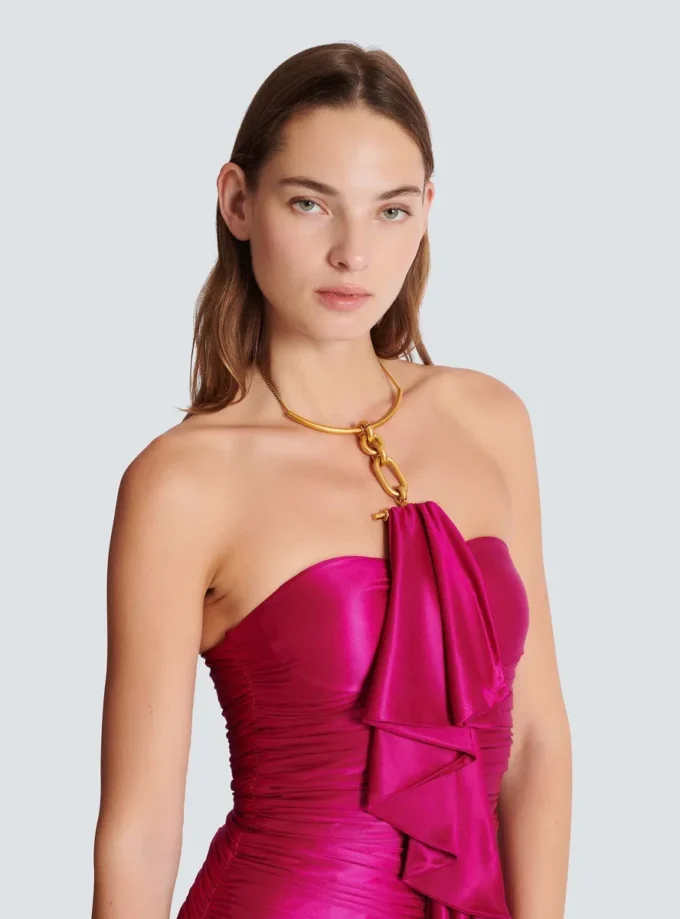 Abito lungo drappeggiato con bustier e dettagli decorativi Abito lungo drappeggiato con bustier e dettagli decorativi