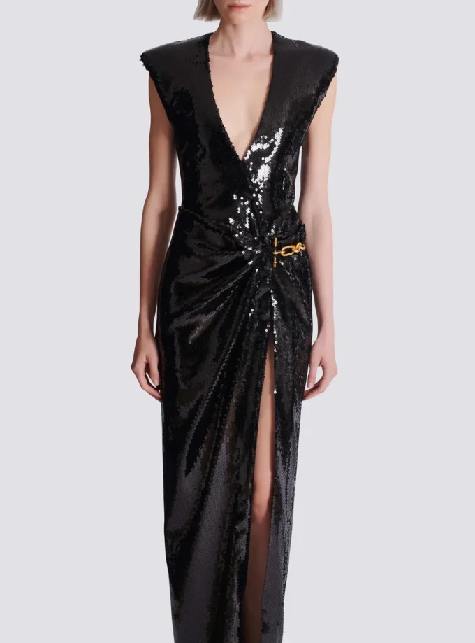 Abito lungo drappeggiato con paillettes e dettagli decorativi Abito lungo drappeggiato con paillettes e dettagli decorativi
