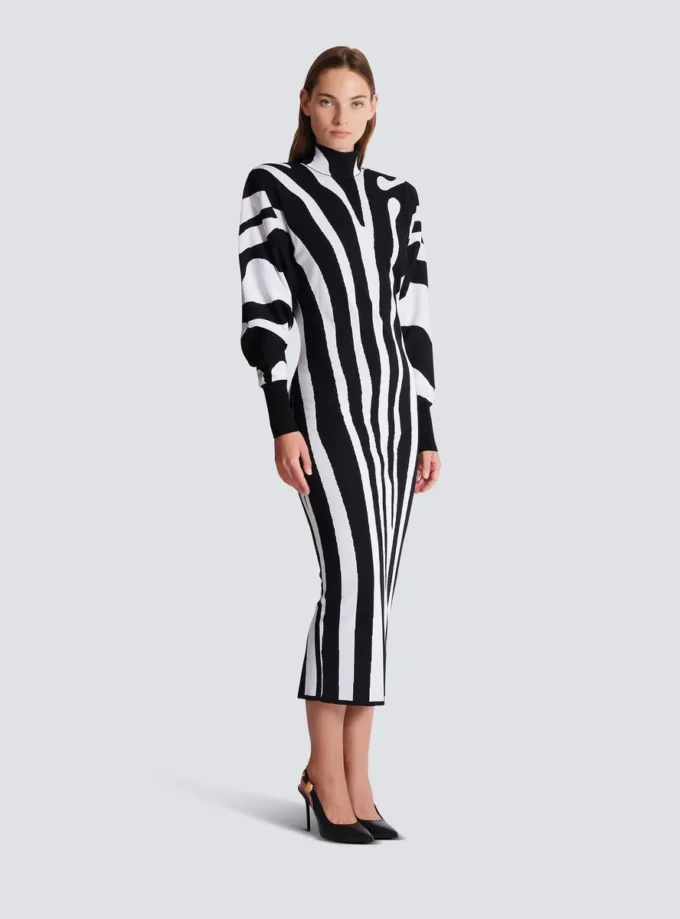 Abito lungo in maglia con intarsio zebrato Abito lungo in maglia con intarsio zebrato