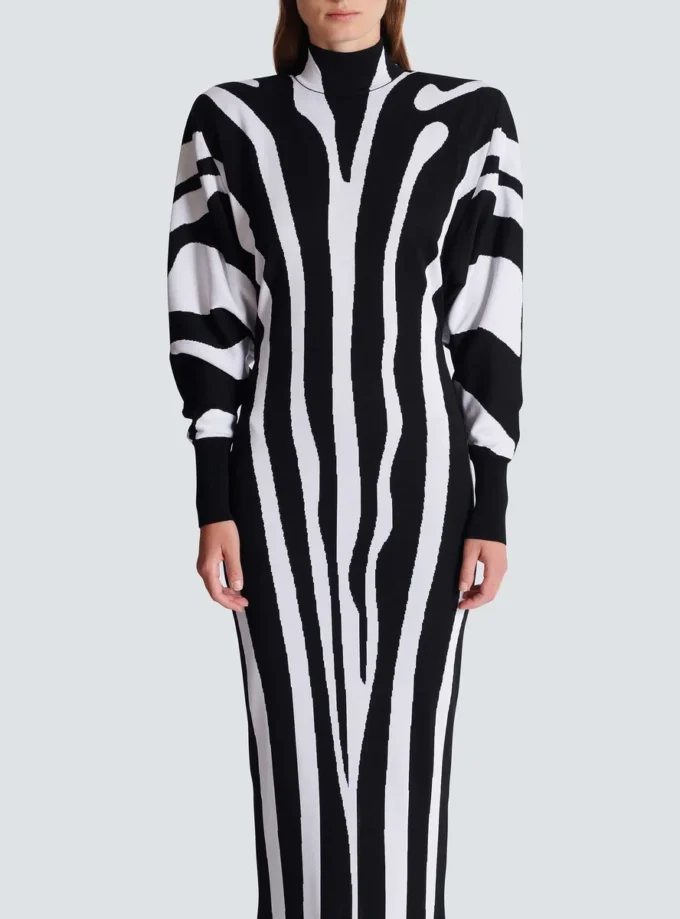 Abito lungo in maglia con intarsio zebrato Abito lungo in maglia con intarsio zebrato