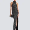 Abito lungo in velluto con scollo all’americana e strass