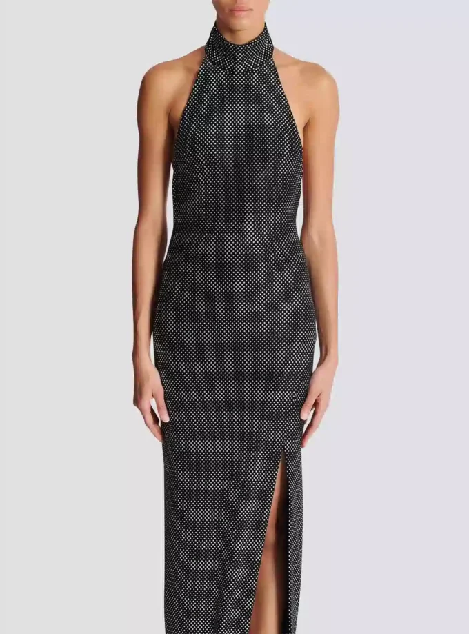 Abito lungo in velluto con scollo all’americana e strass