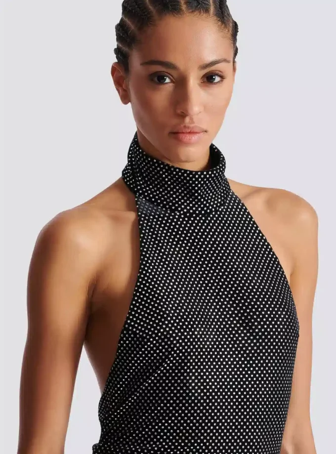Abito lungo in velluto con scollo all’americana e strass