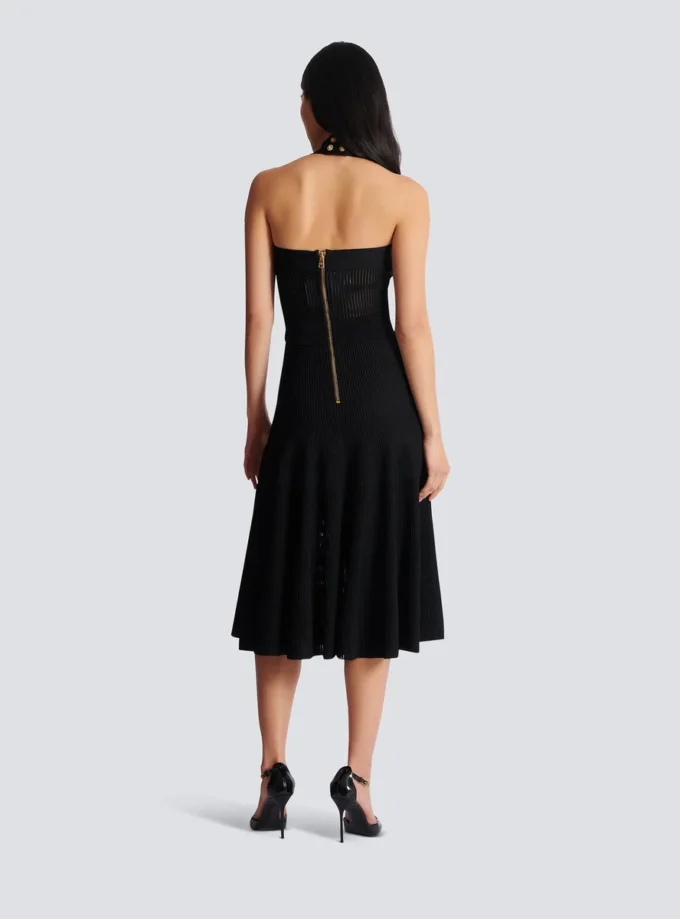 Abito midi in maglia plissettata con scollo all’americana Abito midi in maglia plissettata con scollo all’americana