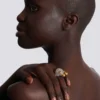 Anello con borchie in ottone e strass