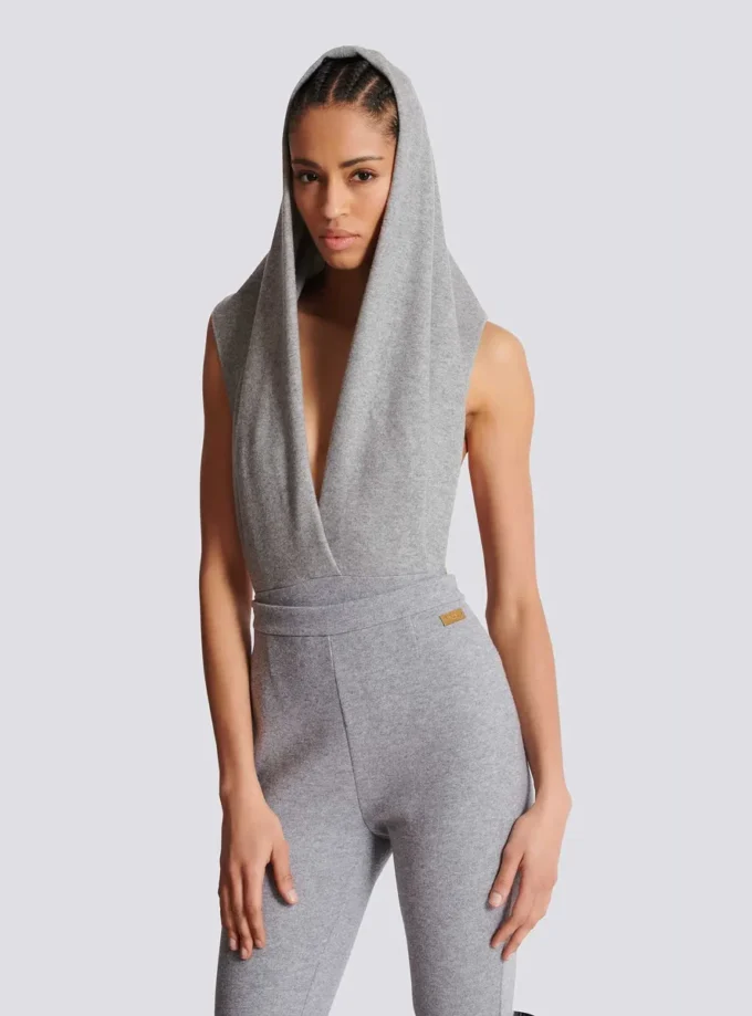 Body drappeggiato con cappuccio Body drappeggiato con cappuccio