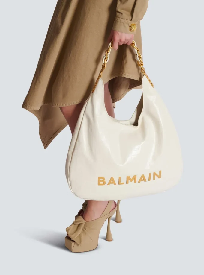Borsa 1945 Soft Hobo in pelle di vitello goffrata e stropicciata con monogramma PB Labyrinth Borsa 1945 Soft Hobo in pelle di vitello goffrata e stropicciata con monogramma PB Labyrinth
