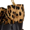 Borsa Anthem Medium in pelle di cavallino con stampa leopardata Borsa Anthem Medium in pelle di cavallino con stampa leopardata