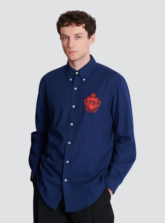 Camicia College Emblem in cotone Oxford Camicia College Emblem in cotone Oxford