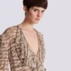 Camicia con stampa a volant e lettere d’amore Camicia con stampa a volant e lettere d’amore