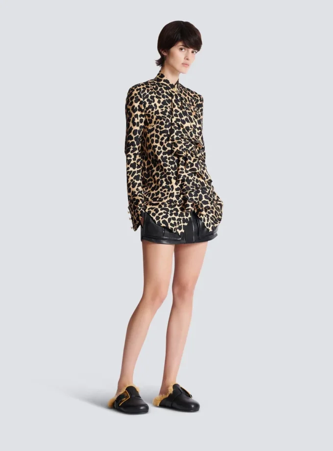 Camicia con volant e stampa leopardata Camicia con volant e stampa leopardata