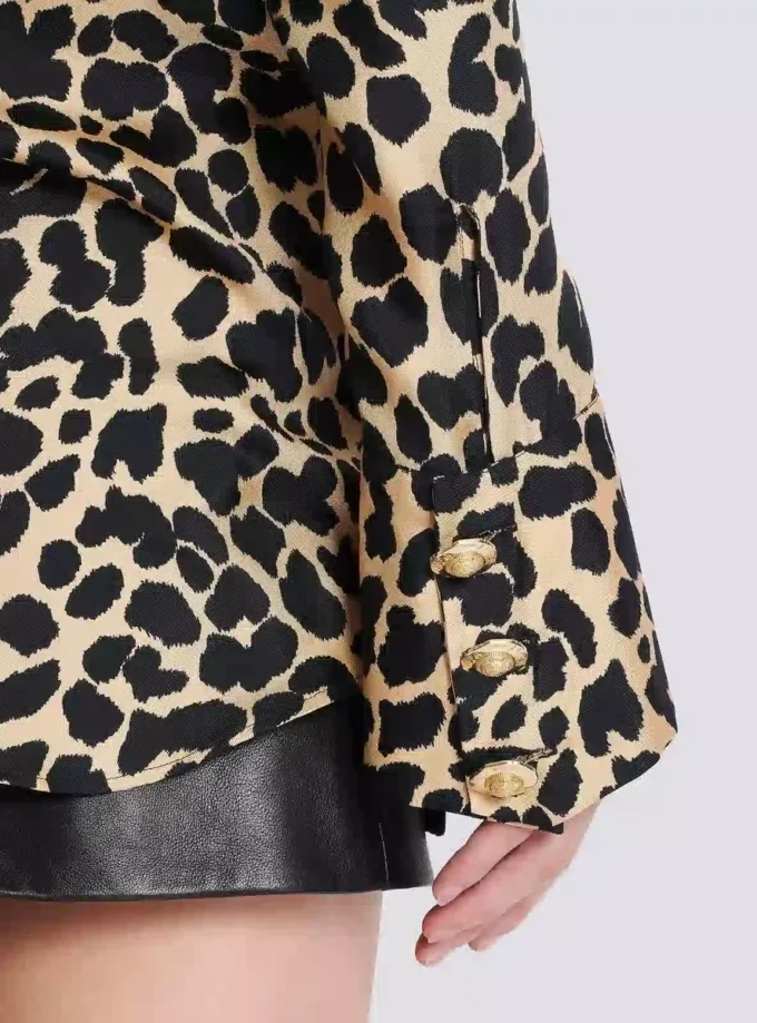 Camicia con volant e stampa leopardata Camicia con volant e stampa leopardata