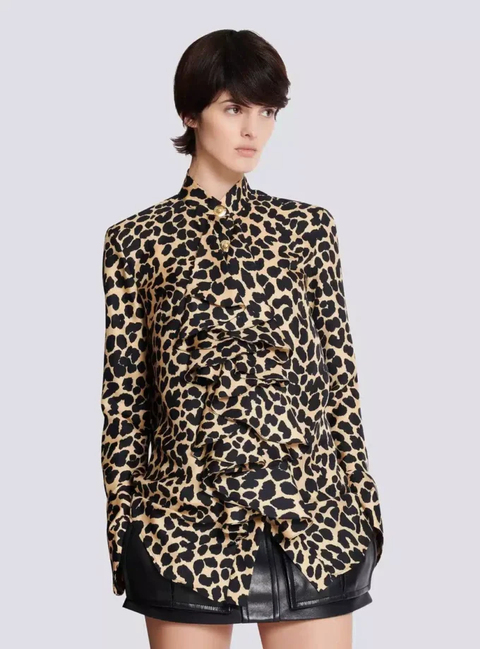 Camicia con volant e stampa leopardata Camicia con volant e stampa leopardata