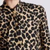 Camicia con volant e stampa leopardata Camicia con volant e stampa leopardata
