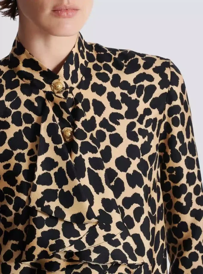 Camicia con volant e stampa leopardata Camicia con volant e stampa leopardata
