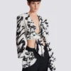 Camicia corta annodata con volant e scritta “love letter”