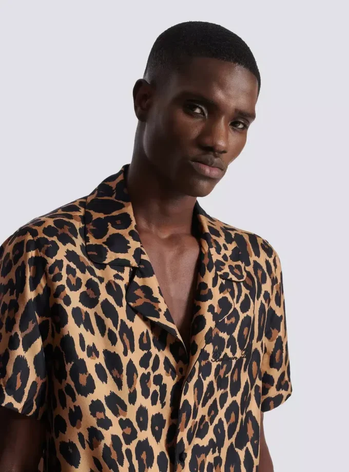 Camicia da pigiama in seta con stampa leopardata Camicia da pigiama in seta con stampa leopardata