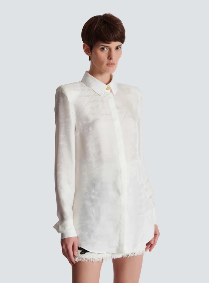 Camicia in cotone col con ricamo a forma di lettera d’amore Camicia in cotone col con ricamo a forma di lettera d’amore