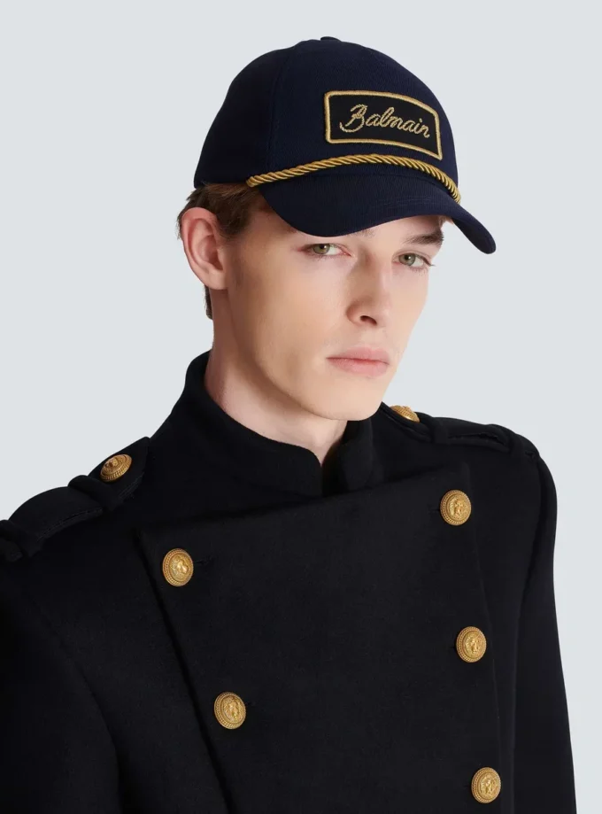 Cappellino in cotone con cordino
