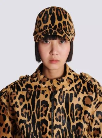 Cappellino in pelle stile pony con motivo leopardato Cappellino in pelle stile pony con motivo leopardato