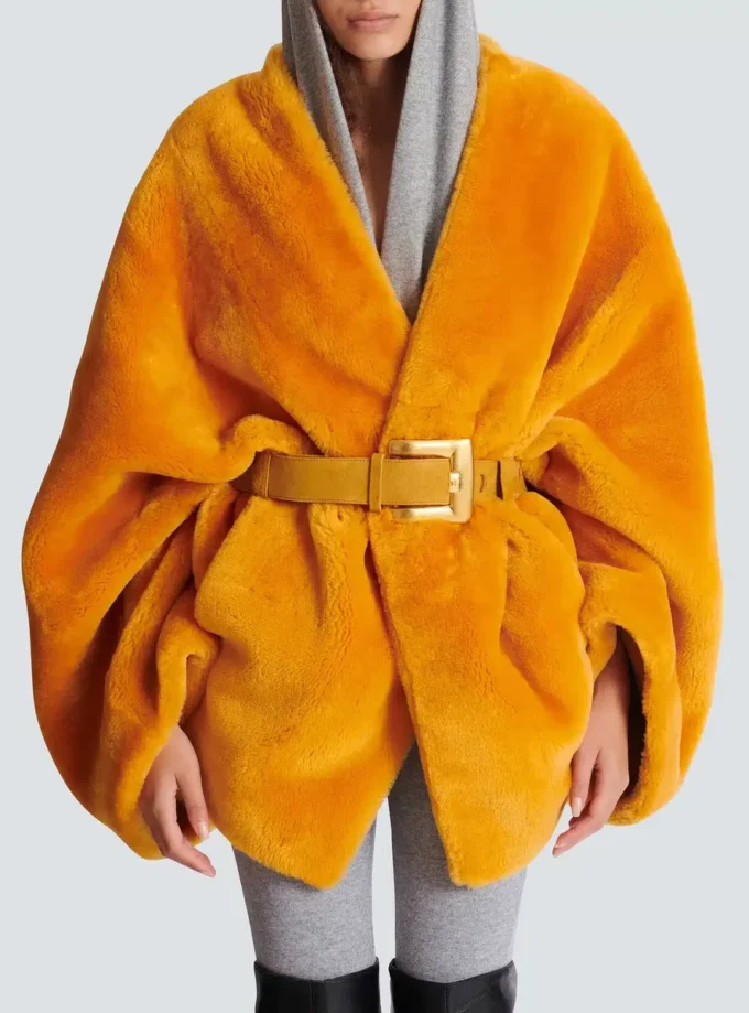 Cappotto in shearling con cintura Cappotto in shearling con cintura
