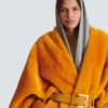Cappotto in shearling con cintura Cappotto in shearling con cintura
