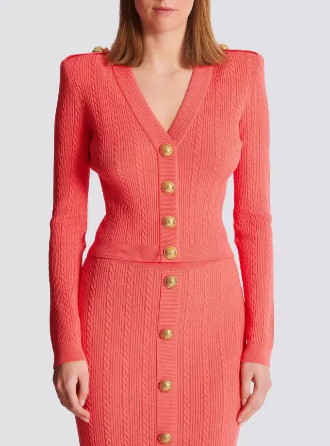 Cardigan a maniche lunghe con lavorazione a trecce Cardigan a maniche lunghe con lavorazione a trecce