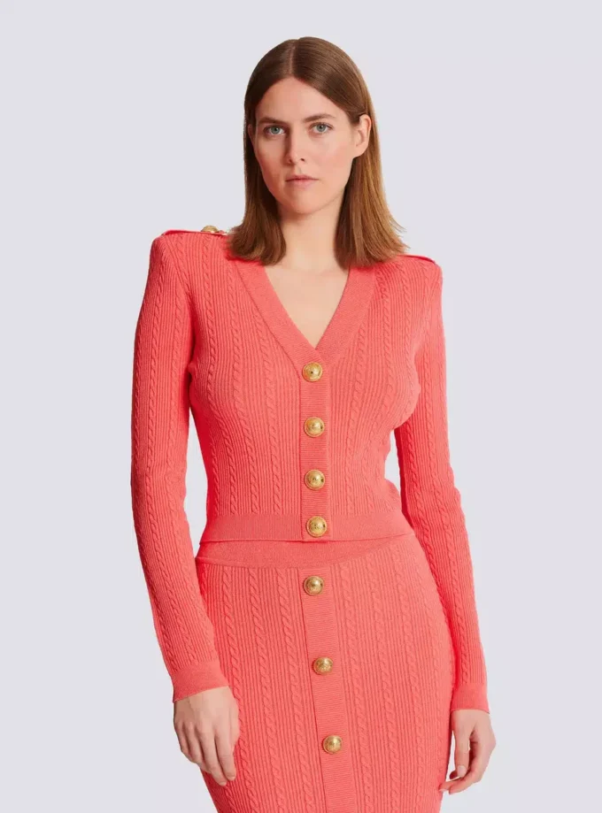 Cardigan a maniche lunghe con lavorazione a trecce Cardigan a maniche lunghe con lavorazione a trecce