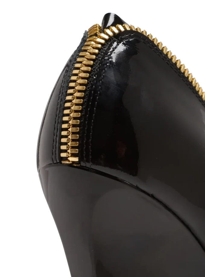 Décolleté con zeppa e zip in vernice