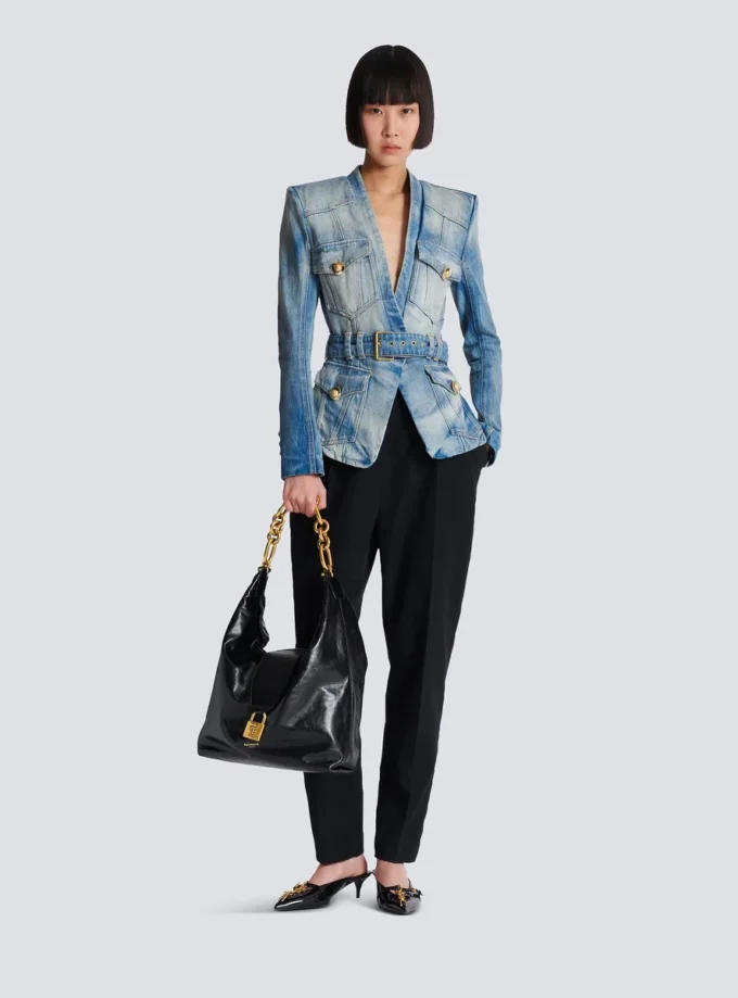 Giacca in denim con cintura e 1 bottone Giacca in denim con cintura e 1 bottone