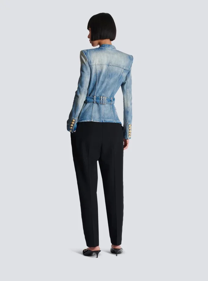 Giacca in denim con cintura e 1 bottone Giacca in denim con cintura e 1 bottone