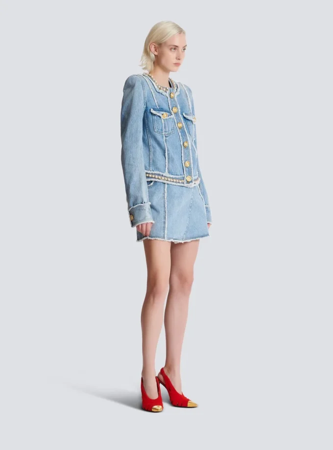 Giacca in denim con rifiniture in perle Giacca in denim con rifiniture in perle