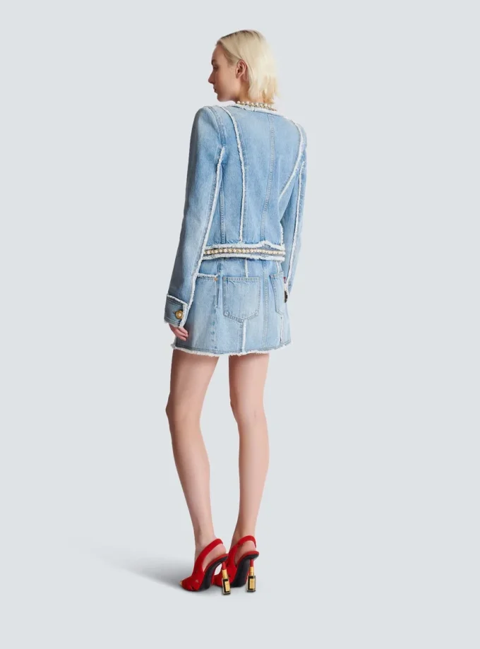 Giacca in denim con rifiniture in perle Giacca in denim con rifiniture in perle