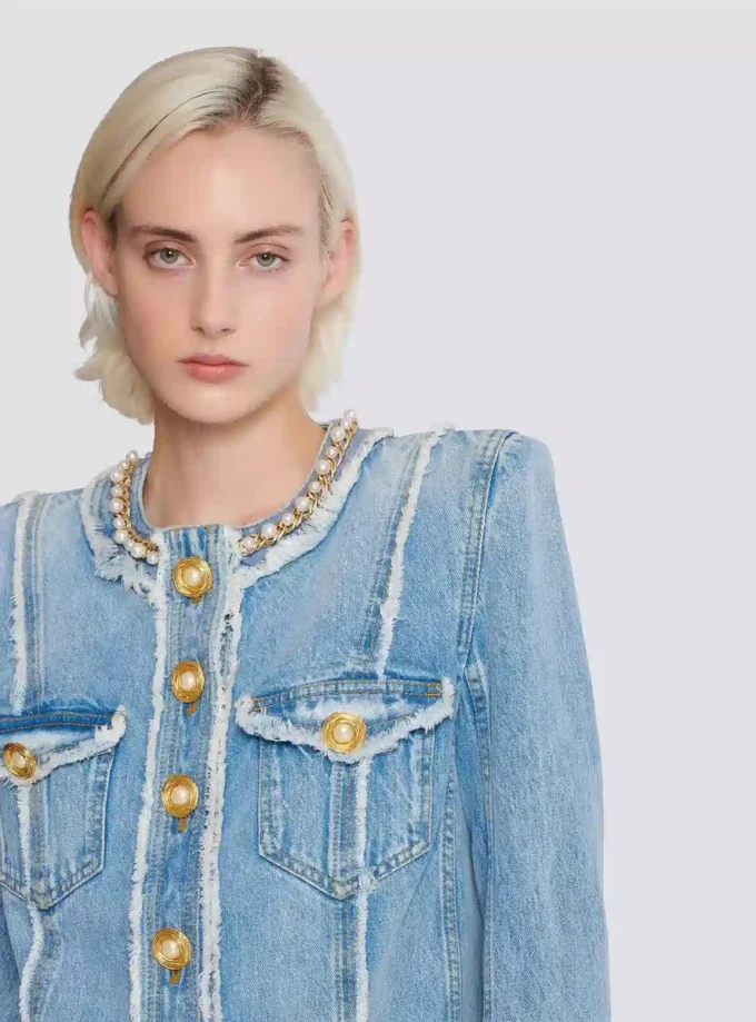 Giacca in denim con rifiniture in perle Giacca in denim con rifiniture in perle