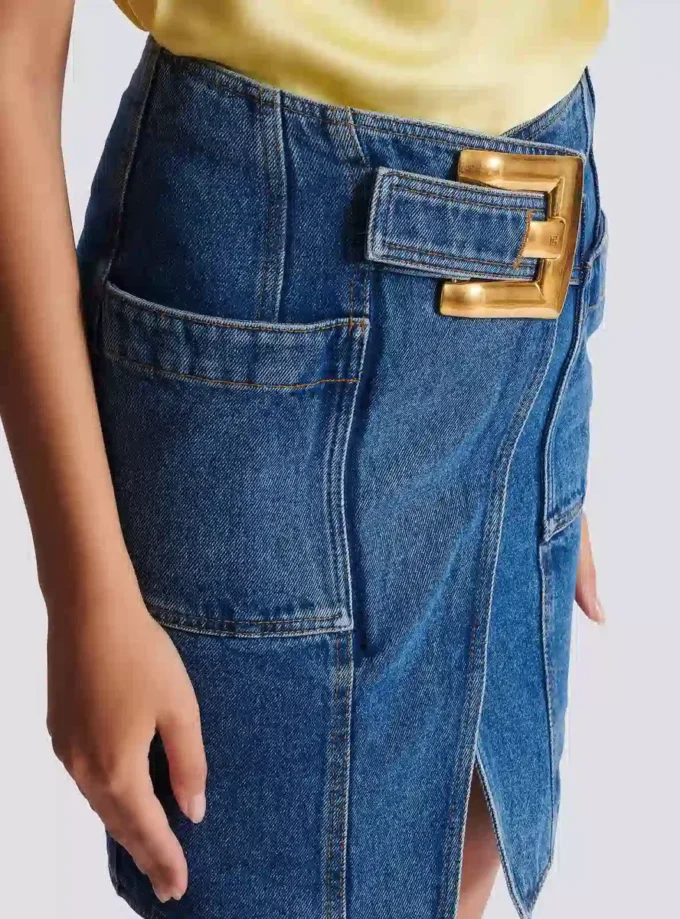 Gonna corta in denim con cintura Gonna corta in denim con cintura