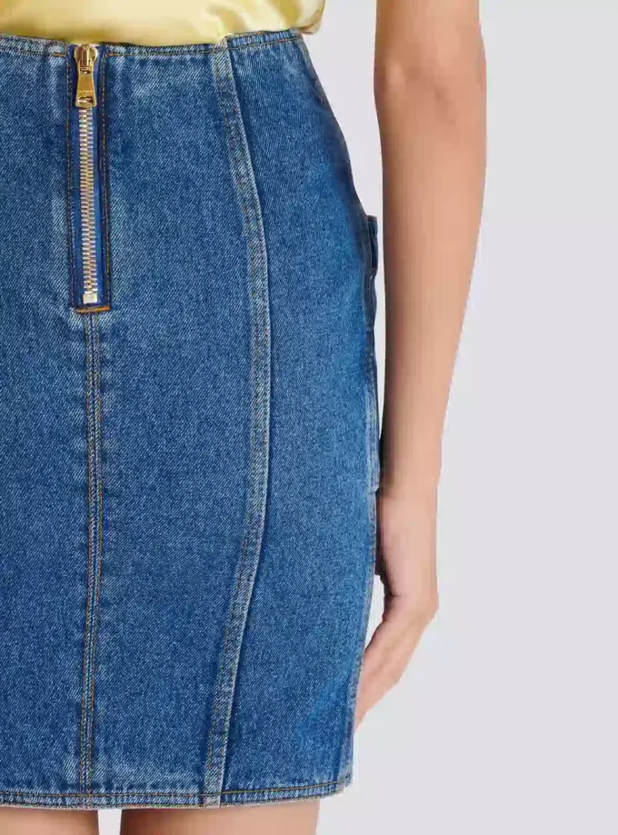 Gonna corta in denim con cintura Gonna corta in denim con cintura