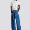 Jeans a gamba larga in denim blu Jeans a gamba larga in denim blu