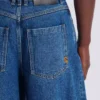 Jeans a gamba larga in denim blu Jeans a gamba larga in denim blu