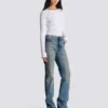 Jeans in denim slavato a gamba dritta