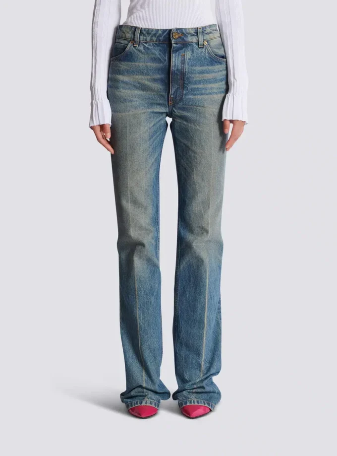 Jeans in denim slavato a gamba dritta