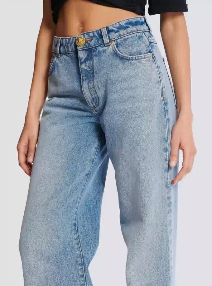 Jeans in denim slavato a gamba dritta