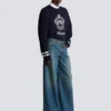 Jeans in denim slavato a gamba larga Jeans in denim slavato a gamba larga