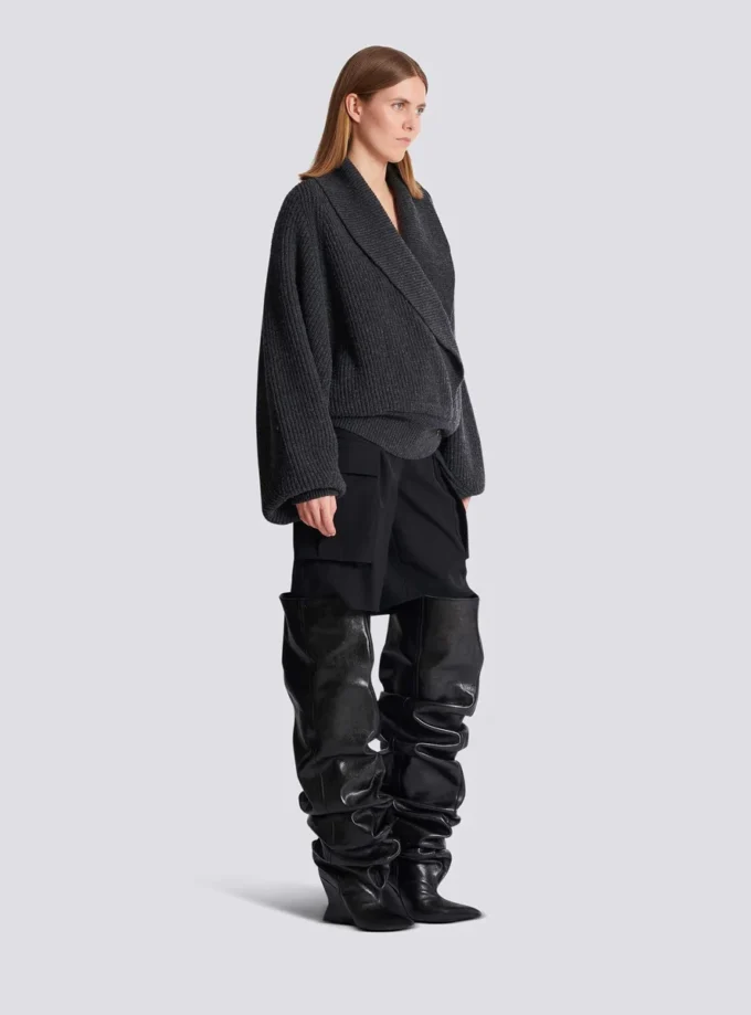 Maglione oversize con scollo incrociato Maglione oversize con scollo incrociato