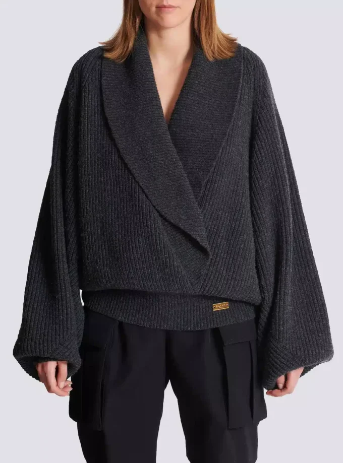 Maglione oversize con scollo incrociato Maglione oversize con scollo incrociato