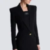 Miniabito sartoriale con doppio collo e due tasche Miniabito sartoriale con doppio collo e due tasche