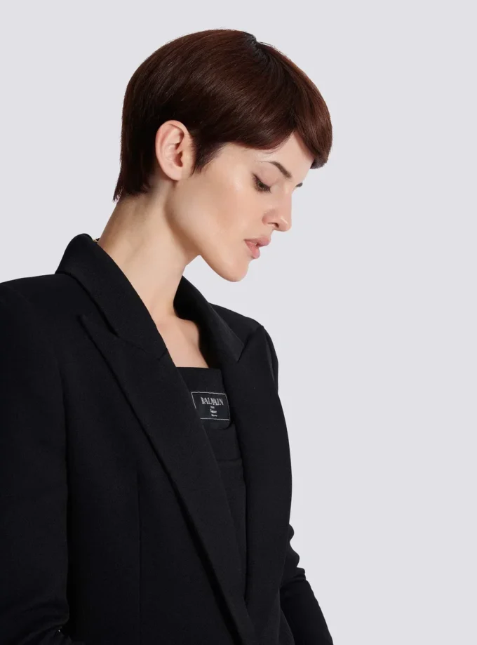 Miniabito sartoriale con doppio collo e due tasche Miniabito sartoriale con doppio collo e due tasche