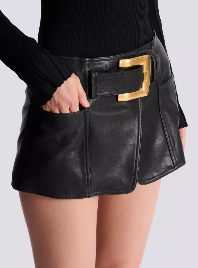 Minigonna in pelle con cintura